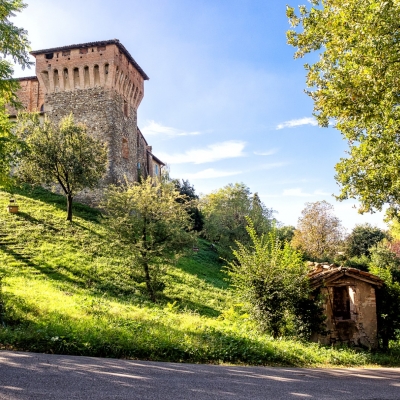 Cycling routes in Emilia discover the Terre di Castelli borgo di campiglio